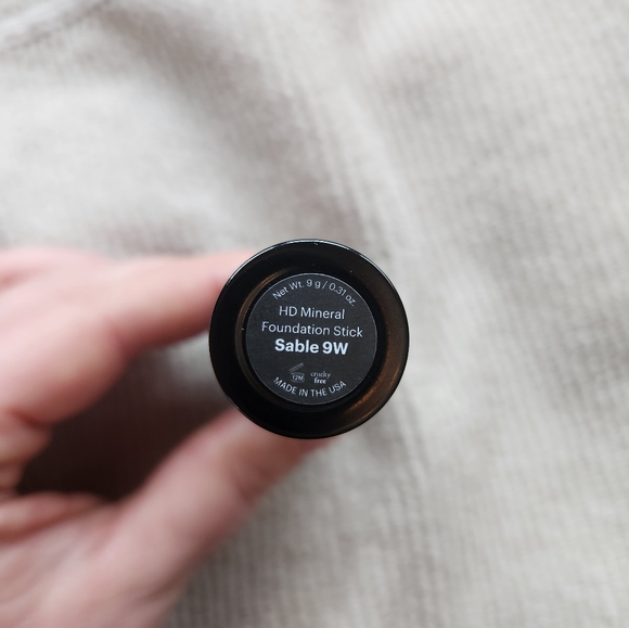 Glo Skin Beauty HD Stick - Picture 2 of 3